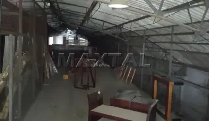 Galpão com  810m² em Santana, 6 salas, 6 banheiros, 3 vagas. em rua movimentada