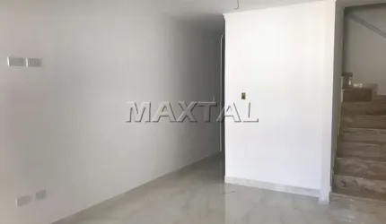 Sobrado à venda de 91m² em Santa Terezinha, com 3 dormitórios, ambas suítes e 1 vaga de garagem.