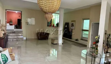 Casa de Condomínio, 3 suítes, 4 banheiros e 6 vagas, no bairro de  Santana.