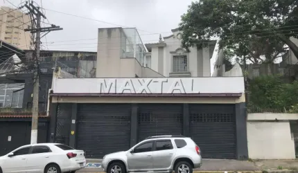 Sobrado comercial para locação em Santana, à 50 metros da Voluntários, com 08 salas e 2 vagas.