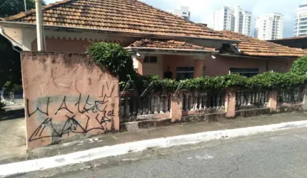 Terreno à venda com duas casas, 2 dormitórios, sala, cozinha, na Santa Teresinha.