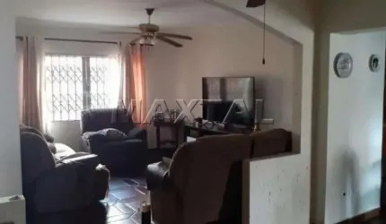 Sobrado na Zona Norte, Bairro Jardim do Colégio, 3 Dormitórios sendo 1 Suíte, 5 Vagas, com 197m².