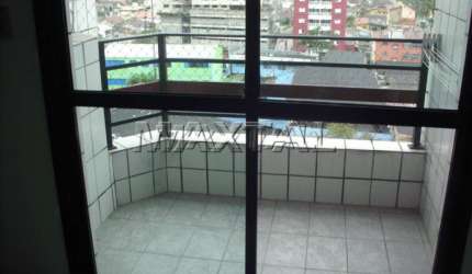 Apartamento à venda em Santos, com 2 dormitórios, cozinha planejada e ar condicionado, e 1 vaga.