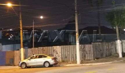 Terreno com 527 m²  Comercial ou Residencial em Av. de Grande Movimentação e Feira Livre  Vende