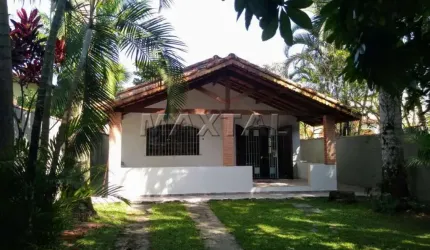 Casa à venda na Praia de Boraceia, à 350m da praia com  450m² de terreno e 150m² construida.
