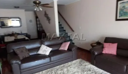 Sobrado à venda, com 3 dormitórios, 1 suíte, e 2 vagas de garagem. Vila Basileia.