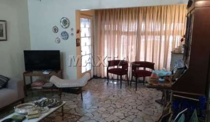 Casa Térrea na Água Fria à venda com 332m², com 3 dormitórios, 1 suíte e 2 vagas.