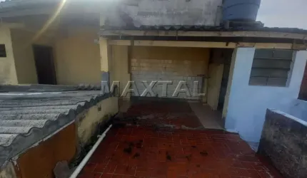 Casa de 107m². 3 dormitórios, uma suíte, 4 banheiros, 2 salas e 2 vagas. Vila Nova Mazzei.