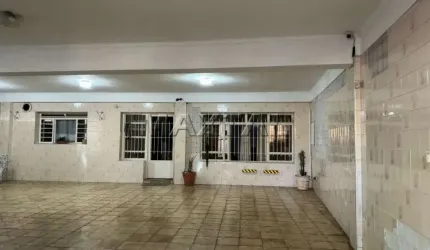 Sobrado à venda de 306m². Com 2 suítes, 5 banheiros com box e 5 vagas, na Casa Verde.