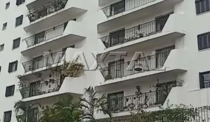 Apartamento com 4 dormitórios, sendo 1 suíte, 4 banheiros, 3 vagas de garagem e uma ampla sala