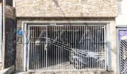 Sobrado a venda,  com 4 quartos, 1 suíte, 3 banheiros, 2 vagas de garagem, com 205m²