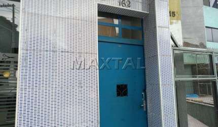 Casa com 1 dormitório, 1 sala com 70m², com edícula. Localizado na Santa Teresinha!