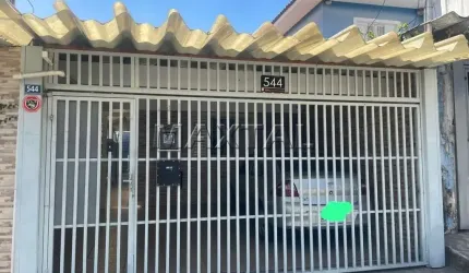 Casa térrea à venda. Com 3 dormitórios, sala, cozinha, 1 suíte, 2 banheiros, 2 vagas de garagem.