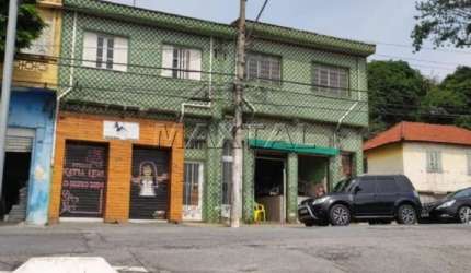 Prédio à venda com 4 apartamentos, para investimento com renda. De 402m², na Vila Nivi.