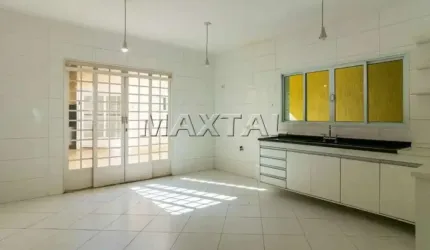 Casa na Região de Santa Teresinha com 245m², com 3 dormitórios, 3 banheiros e 5 vagas.