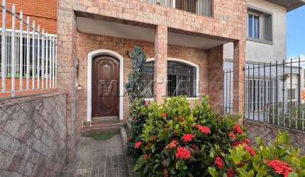 Sobrado à venda com 172m². Com 3 dormitórios, 3 vagas, sacada e jardim. Imirim.
