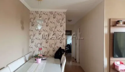 Apartamento à venda na Vila Gustavo, com 2 dormitórios, sala com varanda e 1 vaga de garagem.