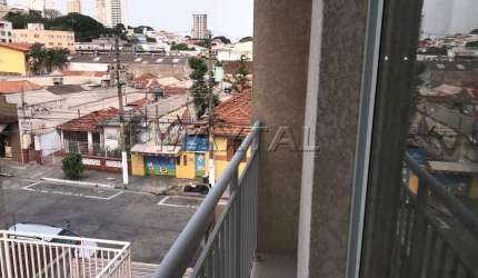 Apartamento de Condomínio, 47m², 2 dormitórios, 1 sala, 1 banheiro, área de serviço e varanda.