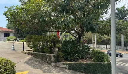 Terreno à Venda na Avenida Brás Leme, 660,78 m² de área útil, com 585m² de área construída.
