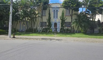Casa à venda com 237m² com 9 salas, 6 banheiros, 7 vagas, no Jardim Paulista.
