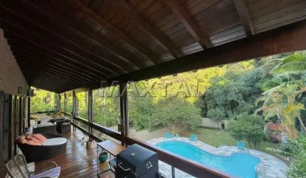 Casa em Condomínio à venda, de 511m², com 3 dormitórios, na Serra da Cantareira.