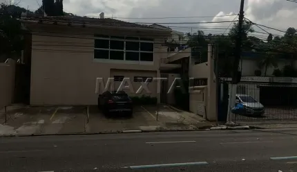 Casa comercial para locação na Avenida Brás Leme, de 660,78 m².  Com 14 salas e 4 vagas.