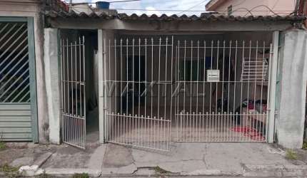 Casa à venda no Parque Peruche. Com 1 quarto, sala, cozinha, lavanderia, edícula e 1 vaga.