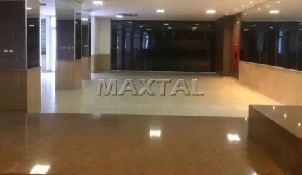 Prédio na região comercial de Santana. Possui uma loja e 6 salas e 10 banheiros. Imóvel com renda.