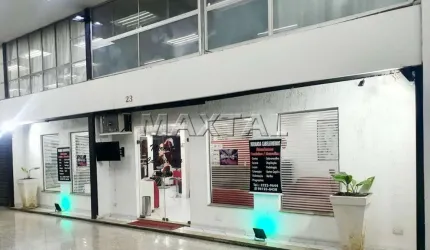 Vende-se loja na Avenida Ipiranga com 140m², toda em piso frio, salão amplo e 2 banheiros.