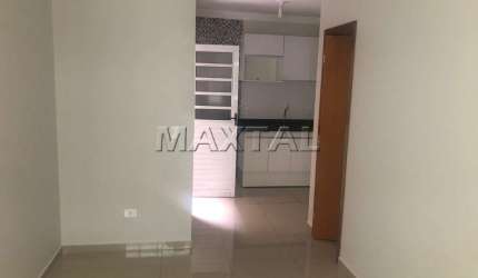 Sobrado em Condomínio fechado no Vila Nivi com 55m², com 2 Dormitórios, 2 Banheiros e 1 vaga.