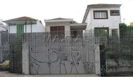 Casa Assobradada com 190m², 3 dormitórios, 4 banheiros e 4 vagas de garagem.