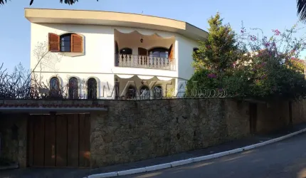 Sobrado à venda com 414m². Com 4 suítes e 6 vagas de garagem - Jardim Virginia Bianca.