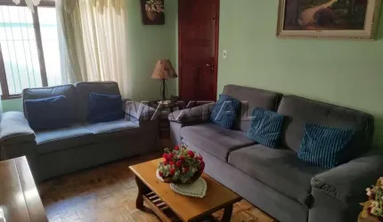 Casa com 185 m com e dormitórios ,Casa térrea com excelente espaço e localização!