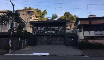 Imóvel comercial à venda em Perdizes. De 500m², com 8 salas, 4 banheiros e 4 vagas.