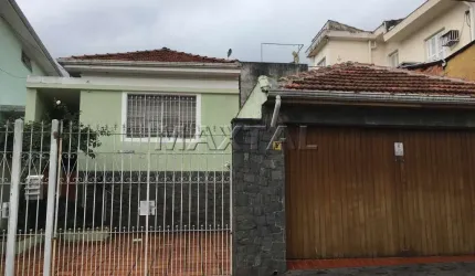 Sobrado à venda com 3 dormitórios, 2 suítes, 3 banheiros e vaga de garagem.