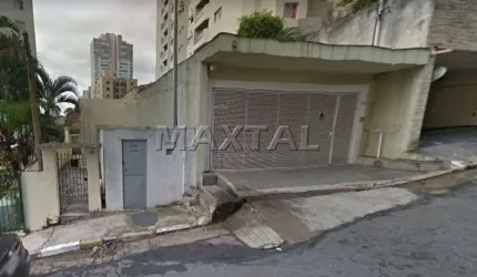 Sobrado à venda de 500m², com 3 dormitórios, 1 suíte e 4 vagas de garagem, na Santa Teresinha.
