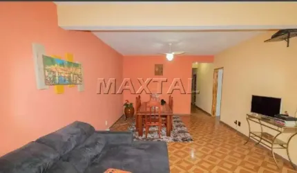 Sobrado à venda com 6 dormitórios, 3 salas e 8 banheiros, na Santa Teresinha.