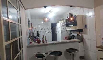 Sobrado com 3 dormitórios, 1 banheiro, 1 sala, 1cozinha, 2 vagas de garagem e quintal amplo.