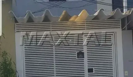 Sobrado à venda com 2 dormitórios, sala e vaga de garagem, na Vila Moraes.