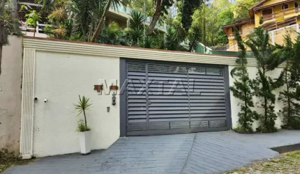 Casa de Condomínio Parque Suiça à venda, 2 dormitórios, 4 banheiros, 3 vagas e piscina.