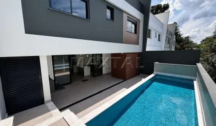 Casa à venda no Jardim Floresta. De 350 m², 4 suítes, 6 banheiros e Piscina.