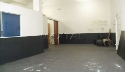 Prédio com 900 metros de área, piso porcelanato,12 banheiros ,vagas para 6 carros