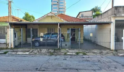 Terreno à venda plano, de 500m² com casa antiga, no bairro da Vila Constança.
