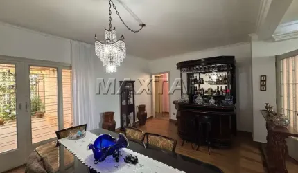 Sobrado à venda de 192m², com 4 dormitórios, 1 suíte e 3 banheiros, na Santa Teresinha.