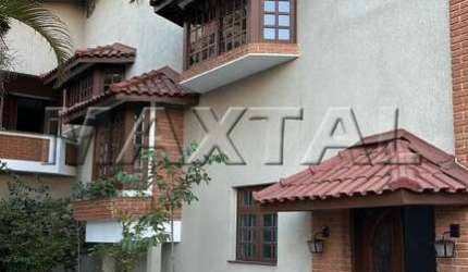 Sobrado de esquina à venda de 450m² com 3 dormitórios e 3 vagas, em Santana.