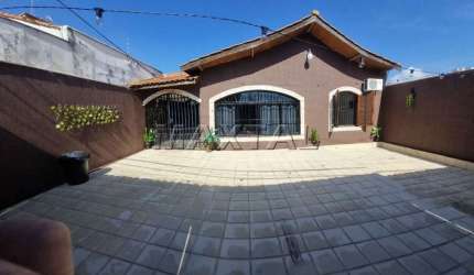 Sobrado no Bairro Jardim Do Colégio com 200m². Com 4 Dormitórios, 4 1 suíte, 2 banheiros e 4 vagas.