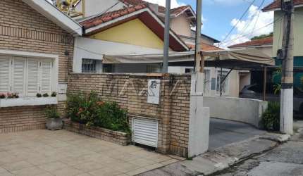 Casa térrea de vila com 2 dormitórios e 2 vagas totalmente reformado, na região da Brás Leme.