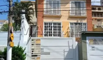 Sobrado à Venda de 227m² no Jardim França com  lareira, 3 suítes e 5 vagas de garagem.