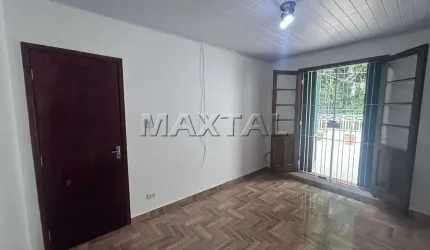 Casa para alugar de 70m² com 2 dormitórios, 1 vaga e quintal, em Santana.