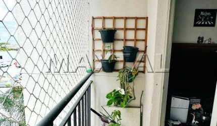 Apartamento à venda, com 2 dormitórios, 1 banheiro, varanda, 1 vaga, de 50m².